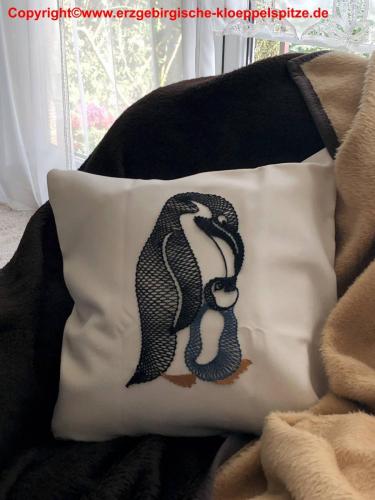 Pinguine als Kissendekoration / Penguins as Cushion Decoration